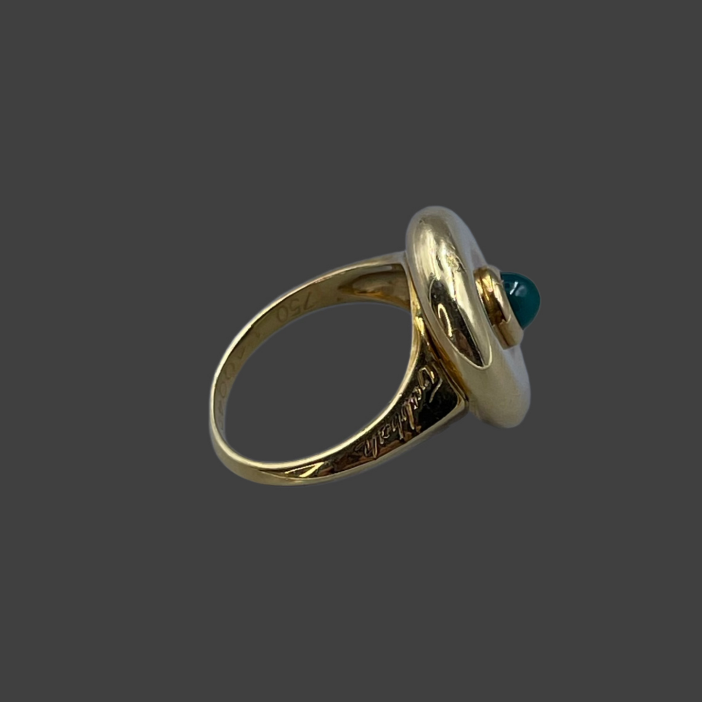Emerald yellow gold ring