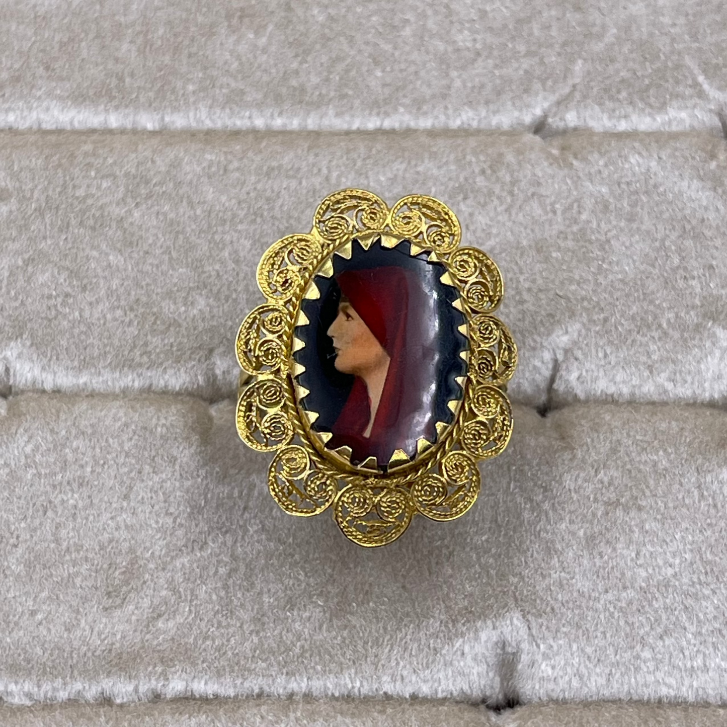 Antique Victorian painted porcelain yellow gold ring
