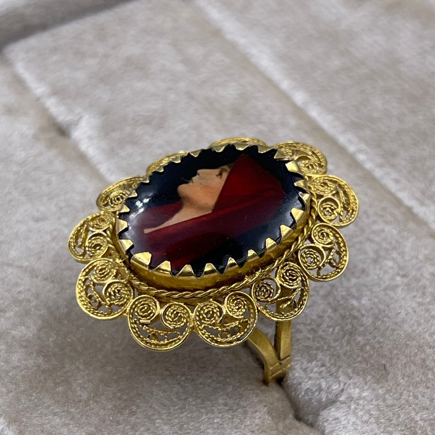 Antique Victorian painted porcelain yellow gold ring