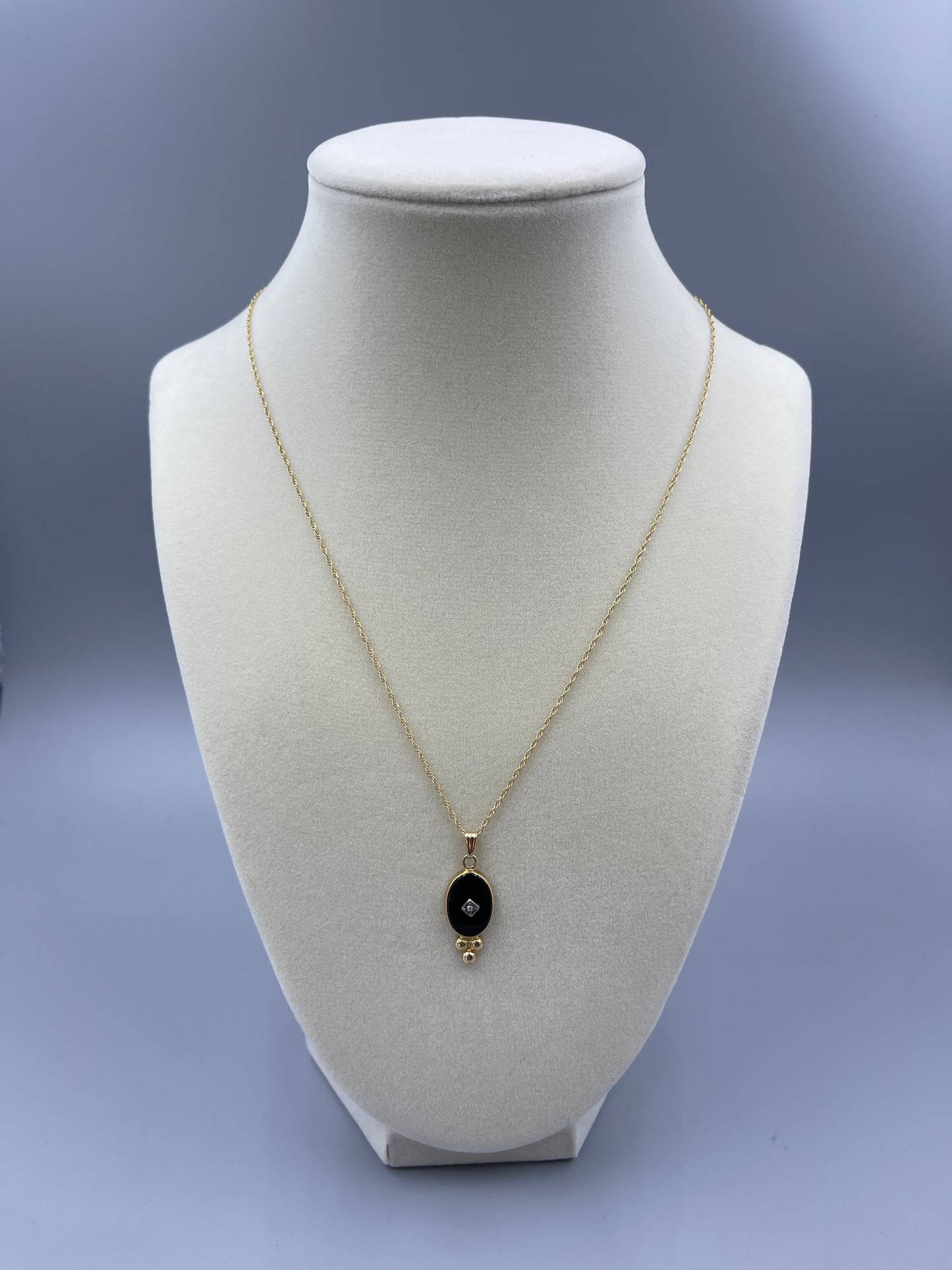 14k yellow gold Onyx pendant necklace