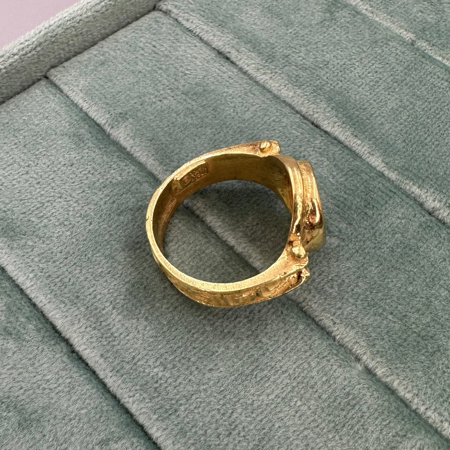 Hand carved red agate 14 yellow gold ring