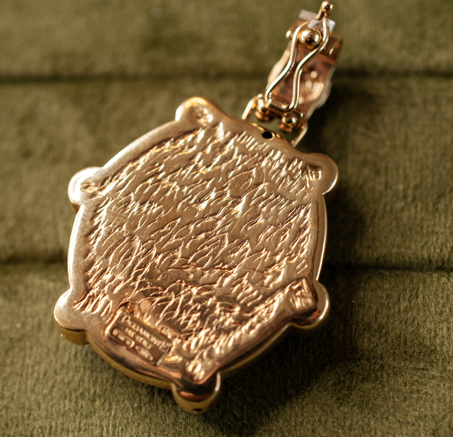 14k yellow gold red carnelian pendant