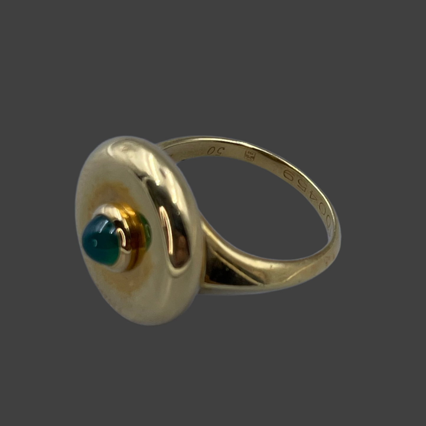 Emerald yellow gold ring