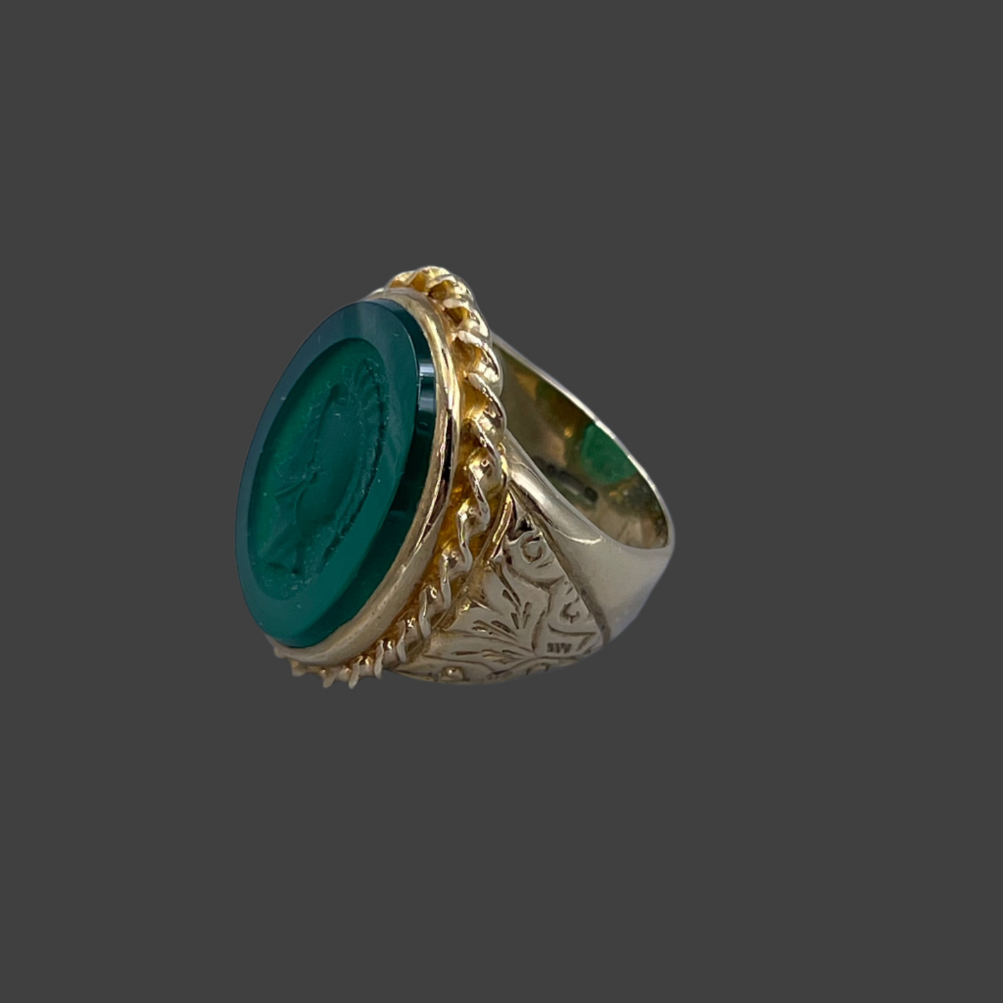 Knight Head Agate gold ring