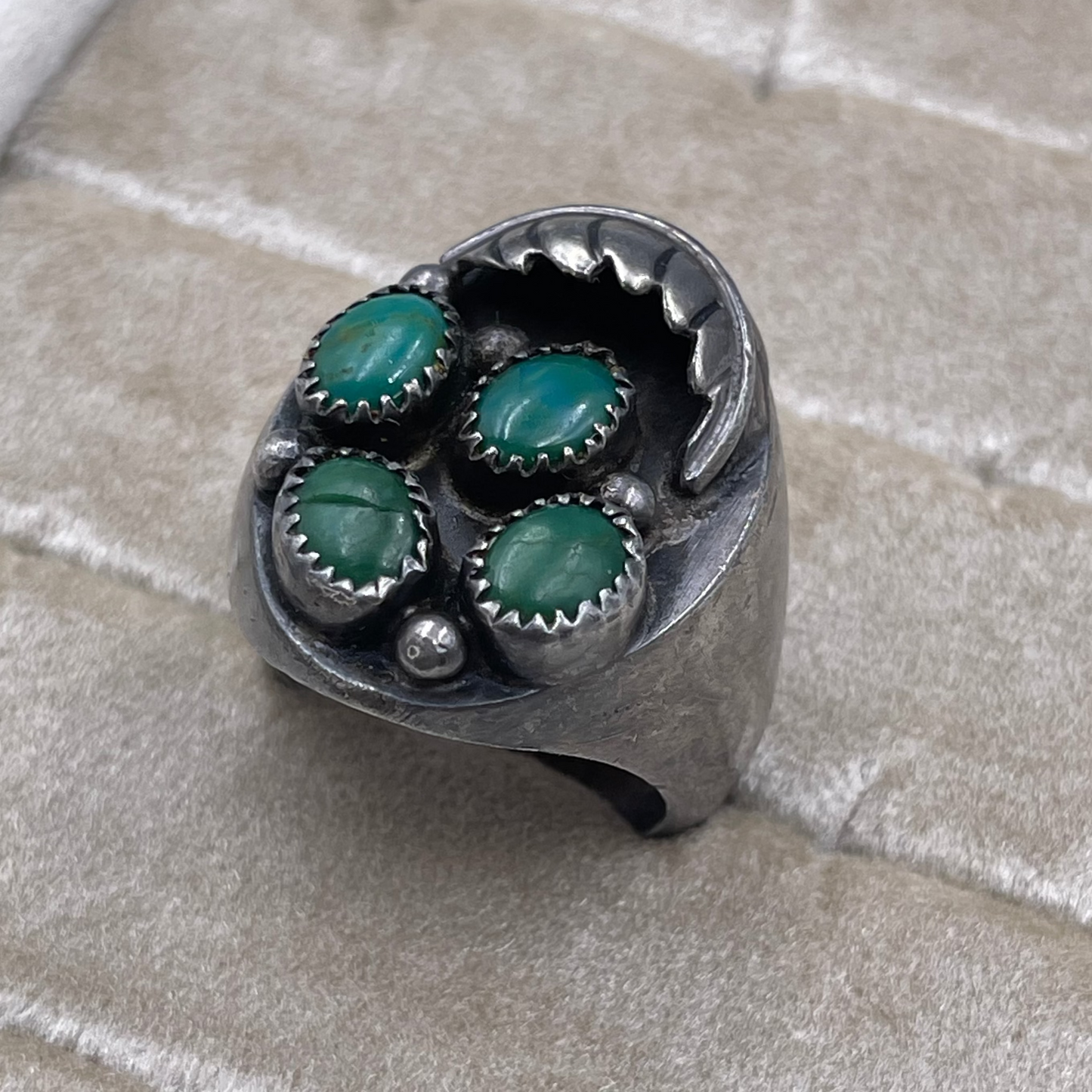 Small Green Turquoise & Leaves ring