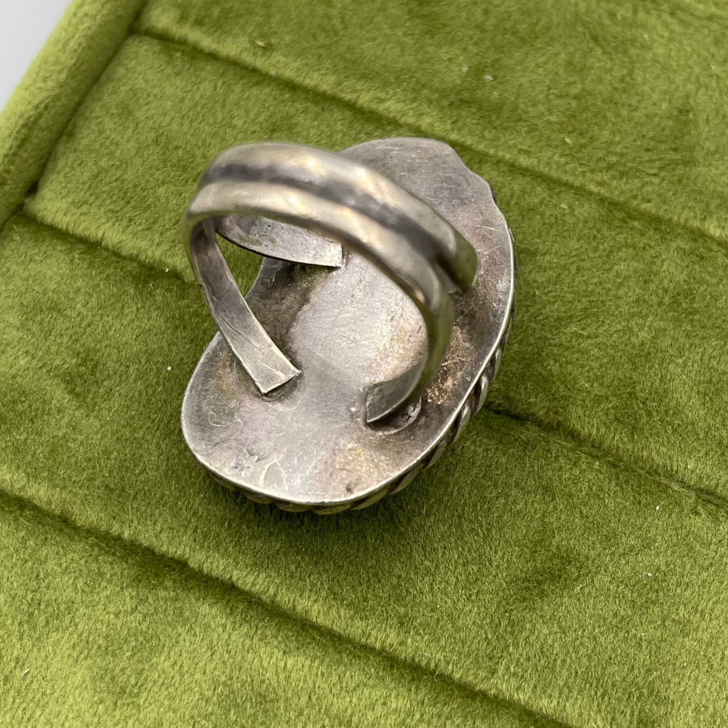 Irregularly shaped green turquoise & Feather ring