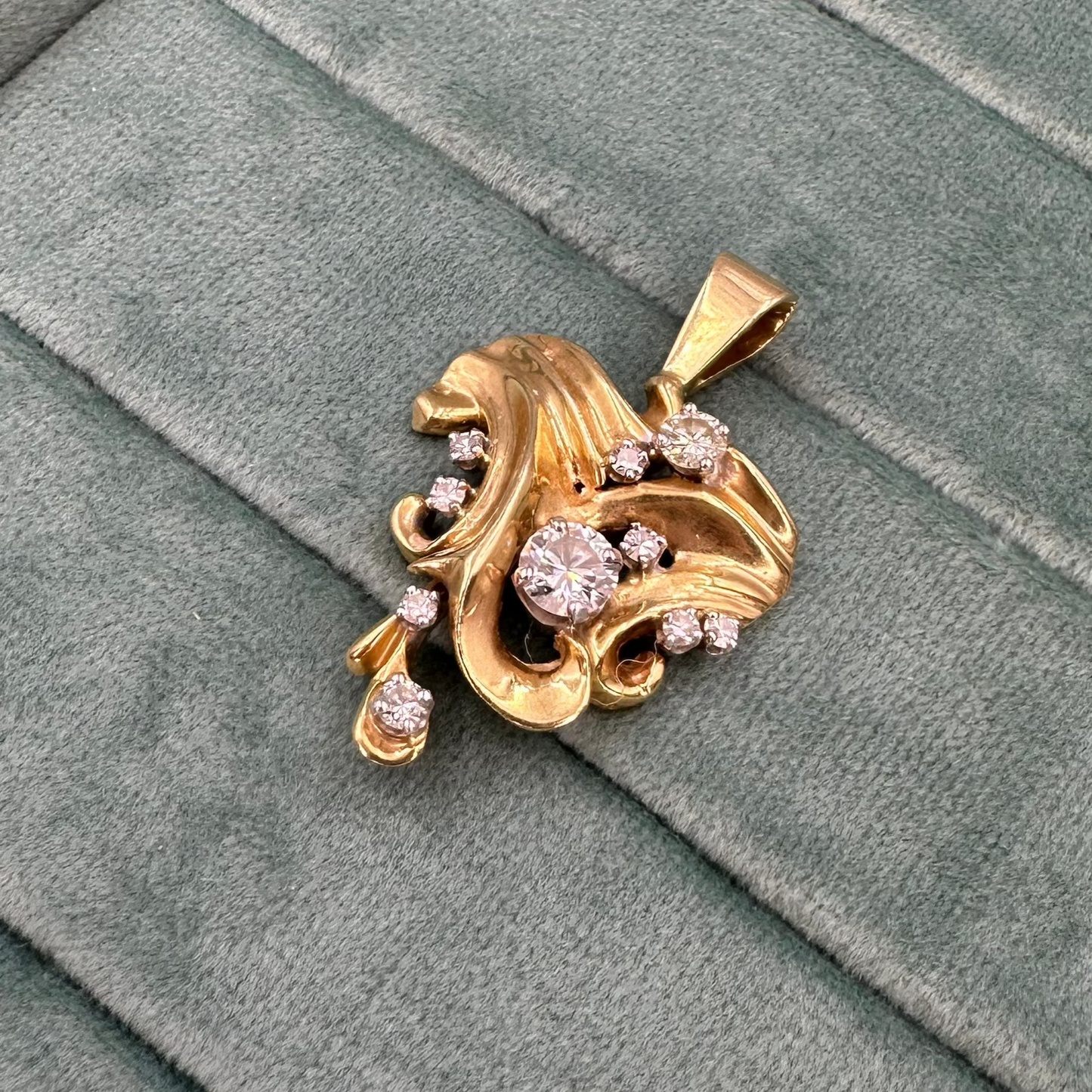 14K Yellow Gold  circle cut diamond pendant
