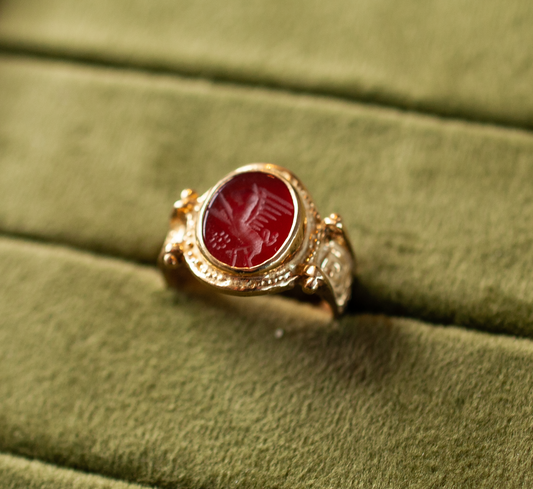 Hand carved red agate 14 yellow gold ring
