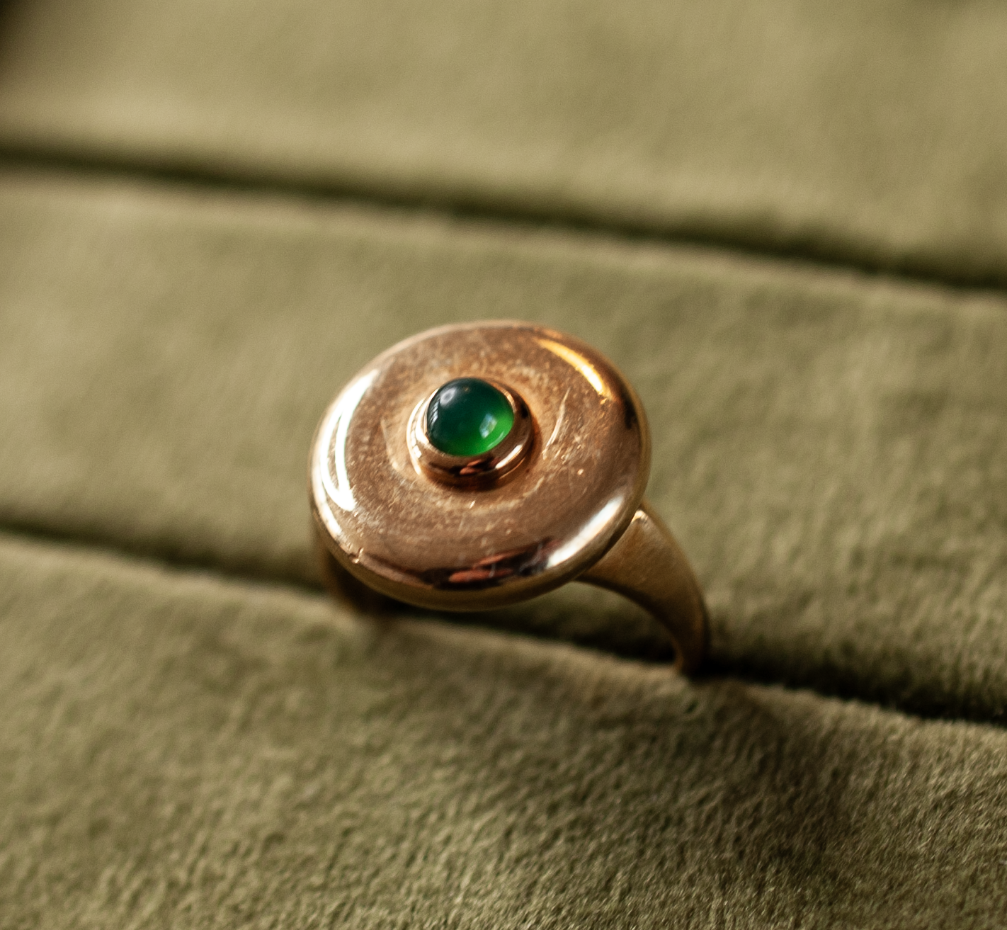 Emerald yellow gold ring
