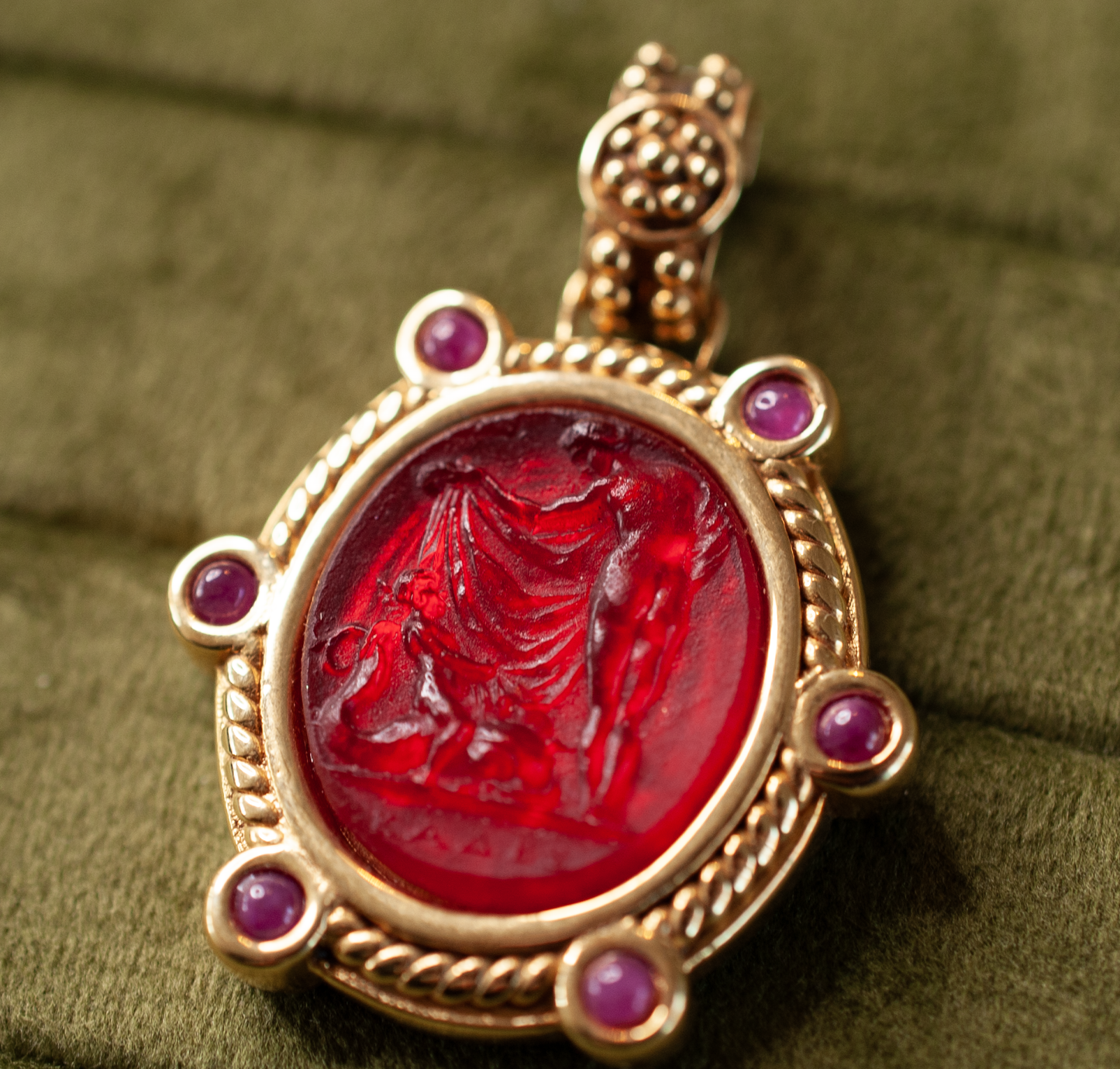 14k yellow gold red carnelian pendant