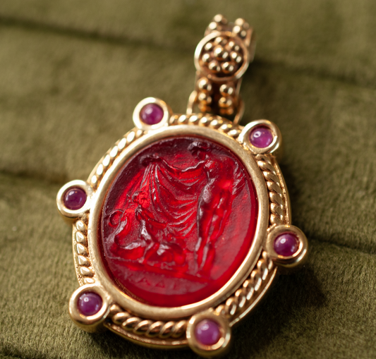 14k yellow gold red carnelian pendant