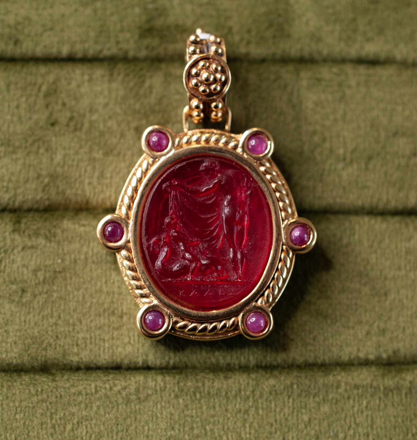 14k yellow gold red carnelian pendant