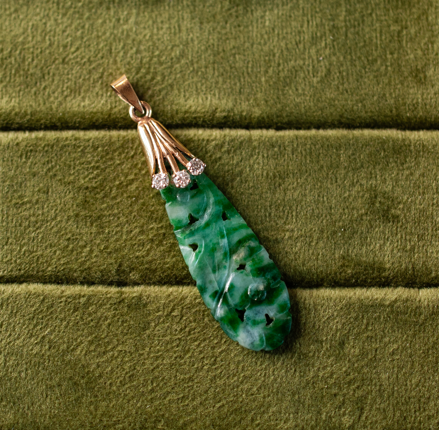 14k yellow gold jade pendant